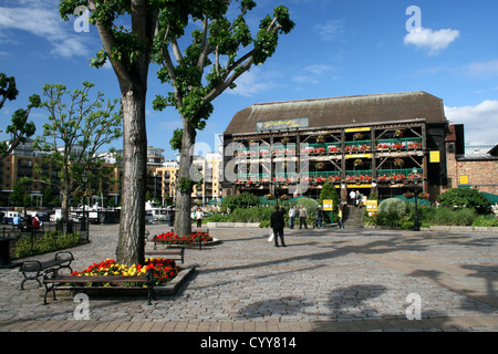 Dickens Inn St. Katharine Docks, Wapping, London, UK Stockfoto