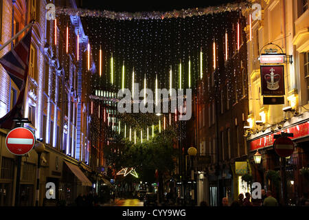 London, UK. 12. November 2012. Weihnachtsbeleuchtung und Dekorationen in Seven Dials, Covent Garden, London, England Stockfoto