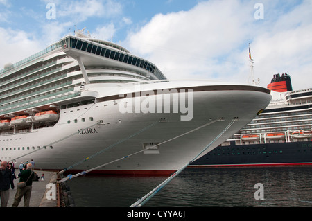 P & O Azura im Hafen Stockfoto