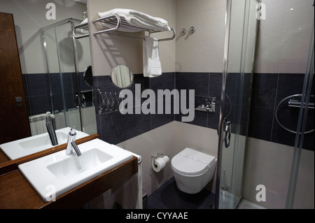 Modernes Badezimmer Stockfoto