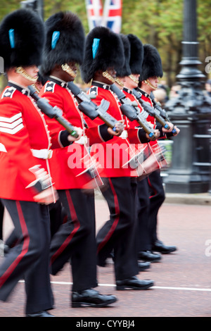 Mitglieder der schottischen Garde auf der Parade am Buckingham Palace, London England, UK Stockfoto