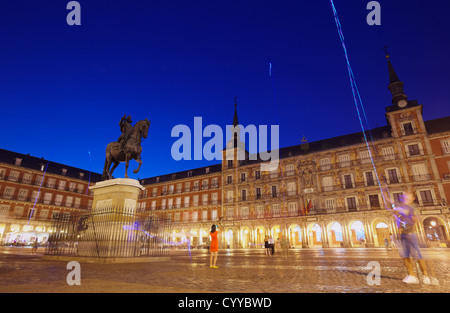 Plaza Mayor bei Nacht, Madrid, Spanien Stockfoto