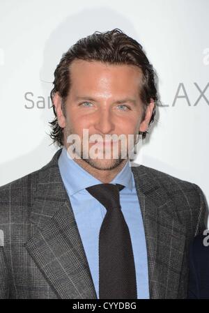 Bradley Cooper im Ankunftsbereich für SILVER LININGS PLAYBOOK Premiere, The Ziegfeld Theatre, New York, NY 12. November 2012. Foto von: Derek Sturm/Everett Collection Stockfoto
