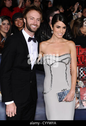 11. November 2012 - Los Angeles, Kalifornien, USA - Nikki Reed & Paul McDonald kommt für die Premiere des Films "The Twilight Saga: Breaking Dawn-Teil 2'' im Nokia Theater. (Kredit-Bild: © Lisa O'Connor/ZUMAPRESS.com) Stockfoto