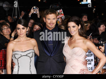 11. November 2012 - Los Angeles, Kalifornien, USA - Nikki Reed, Kellan Lutz & Ashley Greene kommt für die Premiere des Films "The Twilight Saga: Breaking Dawn-Teil 2'' im Nokia Theater. (Kredit-Bild: © Lisa O'Connor/ZUMAPRESS.com) Stockfoto