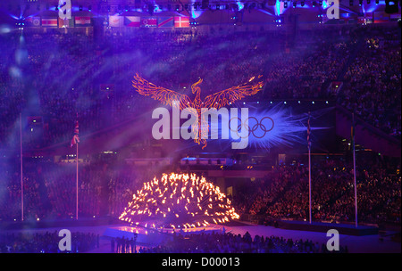 England, London, Stratford, Olympia Abschlussfeier mit Flamme und Phoenix. Stockfoto