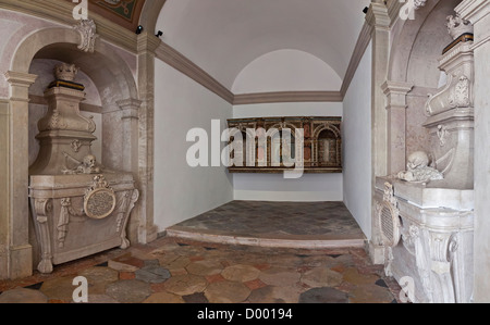 Kinder der Palhava-Kapelle mit den Gräbern von D. Antonio (L) und Dom José I (R). Kloster São Vicente de Fora. Lissabon, Portugal Stockfoto