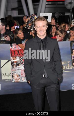 Michael Welch im Ankunftsbereich für THE TWILIGHT SAGA: BREAKING DAWN - Teil2 Premiere, Nokia Theatre L.A. Live, Los Angeles, CA 12. November 2012. Foto von: Elizabeth Goodenough/Everett Collection Stockfoto