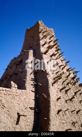 Äußere Detail der islamische Moscheen gebaut aus Schlamm. Mali, Timbuktu, außen der islamische Moscheen, hergestellt aus Schlamm. Stockfoto