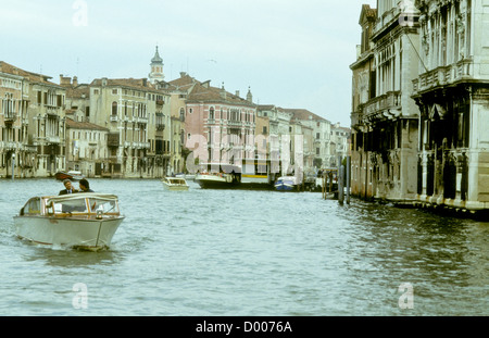 Venedig, Mai 1999, digitale Dia-Konvertierungen, architektonische Wahrzeichen, Brücken, Lagunen, Kanälen, Hotels, Plätze, Paläste, Villen, Italien Stockfoto