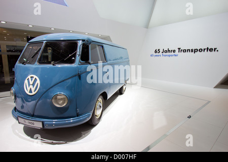 Volkswagen T1 Lieferwagen ab 1950 auf der Internationalen Automobilausstellung für Nutzfahrzeuge. Hannover 2012 Stockfoto