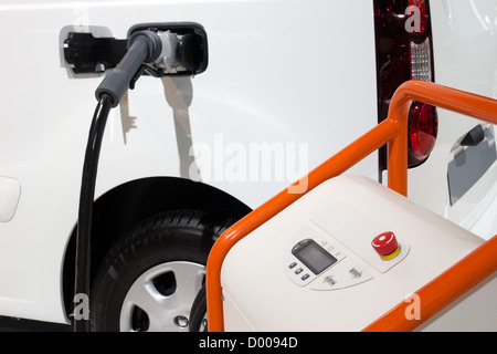 Elektro-Auto-Ladegerät im International für Nutzfahrzeuge in Hannover, Deutschland Stockfoto