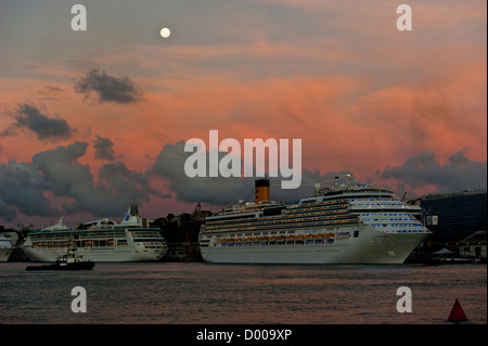 Kreuzfahrt-Schiffe, Hafen von Salvador, Bahia, Brasilien Stockfoto