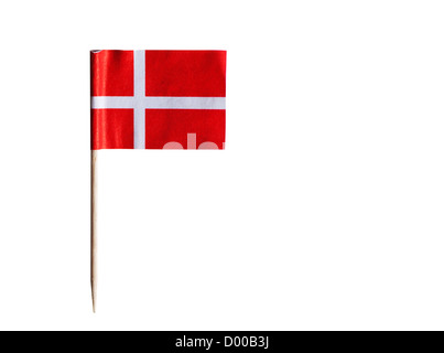 Dänische Flagge in Zahnstocher vor weißem Hintergrund Stockfoto