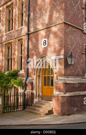 London Lincolns Inn High Holborn detail Kammern Büros Gebäude Bäume Sträucher Treppen zu 8 Alten Platz street lamp Eingang hölzerne Tür Schritte Stockfoto