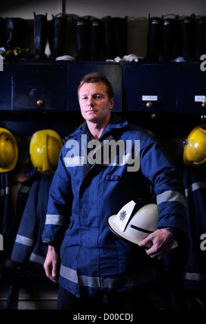 Re Feuerwehrmann weiße Uhr in Pontypridd Feuerwache in S Wales - watch Manager Tony Green Stockfoto