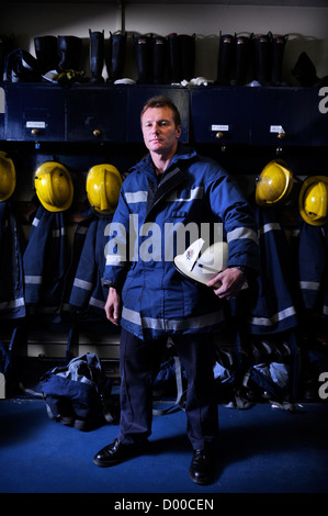 Re Feuerwehrmann weiße Uhr in Pontypridd Feuerwache in S Wales - watch Manager Tony Green Stockfoto