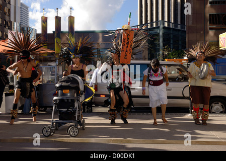 indianische Tänzer Bunker Hill protest Los angeles Stockfoto