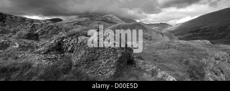 Schwarz / weiß Panorama Landschaft Low Hecht fiel, Fairfield Hufeisen Fells, Lake District National Park Cumbria County England Stockfoto