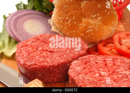 Frische Zutaten für die Anfertigung eines Hamburger bereit Stockfoto