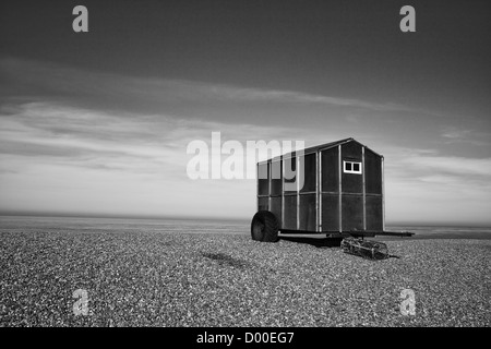 Angeln auf Weybourne Beach, Norfolk vergossen Stockfoto