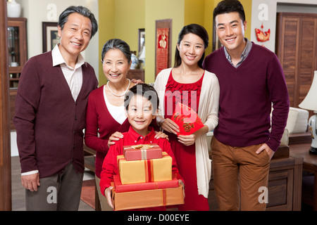 Fröhliche Familie feiert Chinesisches Neujahr Stockfoto