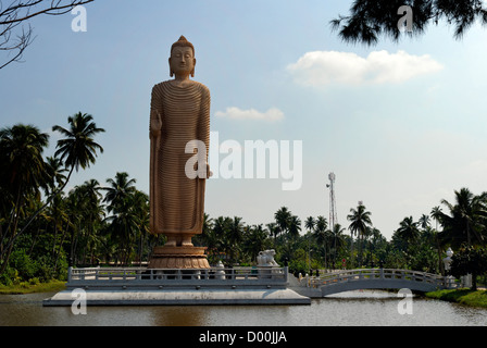 Gedenken an die Galle - Colombo-Straße in der Nähe von HIkkaduwa in Sri Lanka zu den Menschen, die während der Tsunami im Jahr 2004 starben. Stockfoto