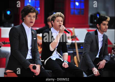 New York, USA. 13. November 2012. Harry Styles, Niall Horan, Zayn Malik für NBC heute zeigen Toyota Konzertreihe mit ONE DIRECTION, Rockefeller Plaza, New York, NY 13. November 2012 auf der Bühne. Foto von: Gregorio T. Binuya/Everett Collection/Alamy Live-Nachrichten Stockfoto