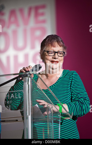 'Save Our NHS' Rallye organisiert von der TUC gegen die Regierung umstritten Gesundheit und soziale Betreuung Rechnung. Komiker Jo Brand. Stockfoto