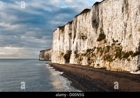 Die berühmten White Cliffs, zwischen Deal und Dover, Kent, Großbritannien, auf den ersten Blick gesehen Stockfoto