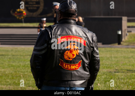 Band der Brüder USMC Motorradfahren Club-Insignien auf Jacke Stockfoto