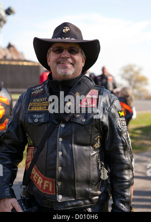 Band der Brüder USMC Motorradfahren Club Mitglieder Pose für ein Foto vor dem Marine Corps Memorial Stockfoto