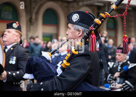 Mitglieder von einem schottischen Hochland-Dudelsack Band, London, England, UK Stockfoto