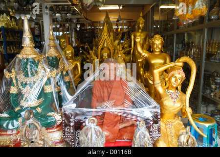 Mönch Wachspuppe gewickelt unter Kunststoff in Bangkok, Thailand Stockfoto