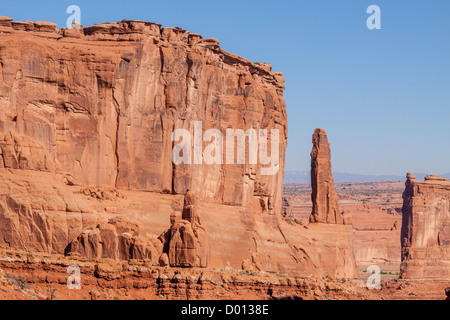 Park Avenue Felsformationen im frühen Morgenlicht im Arches National Park in Utah. Stockfoto