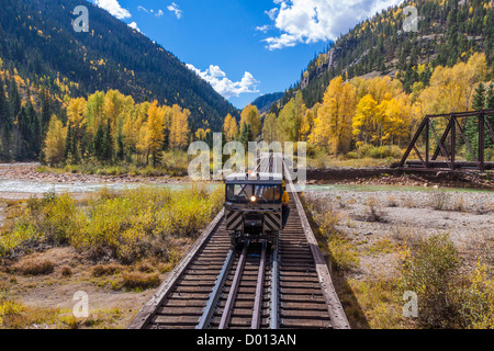 Durango & Silverton Narrow Gauge Railroad Wartung Motor Auto nach Zug. Stockfoto