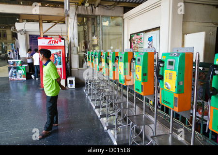 Öffentliche Telefone in der Hauptbahnhof in Bangkok, Thailand Stockfoto