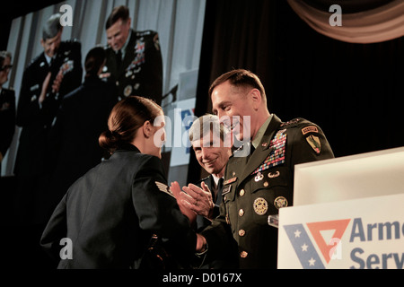 David Petraeus, Kommandeur, US Central Command, und US Air Force Chief Of Staff General Norton A. Schwartz, während eines Abendessens in h Stockfoto