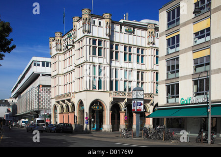 Echt Koelnisch Wasser, Dufthaus 4711 in der Glockengasse 4, Stammhaus der Firma Muelhens, Parfuemerie, Köln am Rhein, Nordrhein-Westfalen Stockfoto