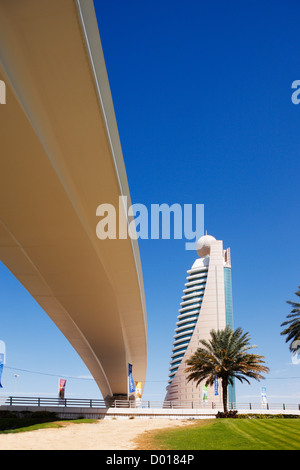 Hohen Türmen und einer neuen u-Bahn-Linie gemacht Sheik Zayed Road eine Oase für die Bautätigkeit Stockfoto