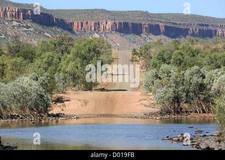 Pfingsten-Fluss überqueren auf der Gibb River Road. Kimberley, Westaustralien. Stockfoto