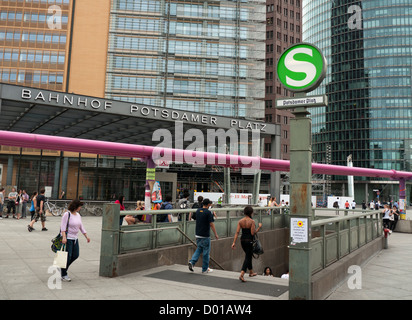 U-Bahnstation am Potsdamer Platz in Berlin-Deutschland Stockfoto