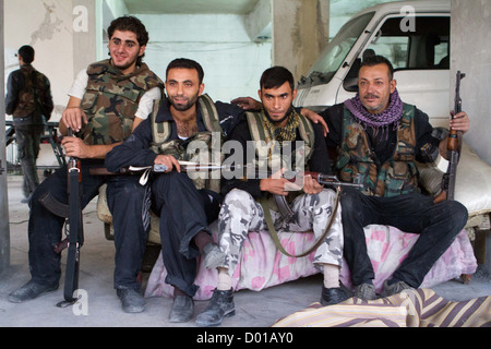 23. Oktober 2012 - Aleppo, Syrien: Freie Syrische Armee Mitglieder im Bustan Al Basha. Stockfoto