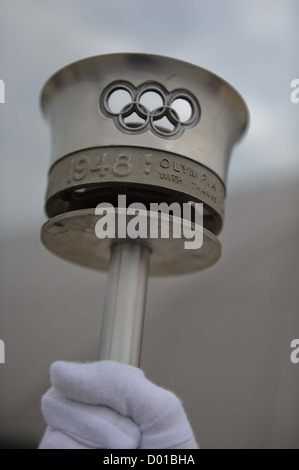 Die 1948 Olympische Fackel bei einem Fototermin anlässlich der Vorfeld um die Stadt zu feiern Stockfoto