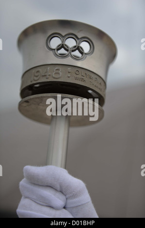 Die 1948 Olympische Fackel bei einem Fototermin anlässlich der Vorfeld um die Stadt zu feiern Stockfoto