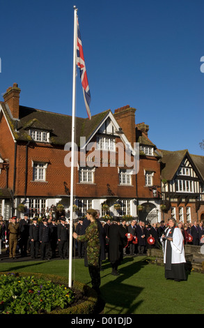 Die Sammlung der Öffentlichkeit und der Streitkräfte auf das Gedenken Sonntag, High Street, Haslemere, Surrey, Großbritannien. 11.11.2012. Stockfoto