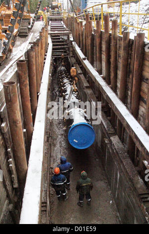 7. November 2012 - Russland - November 07,2012.Leningrad Region Russlands. Im Bild: Bau des Tunnels unter dem Saimaa-Kanal für die Verlegung der Linie 2 der Nord Stream-Gaspipeline. (Kredit-Bild: © PhotoXpress/ZUMAPRESS.com) Stockfoto