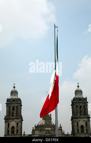 Großen mexikanischen Flagge auf dem Zocalo Platz in Mexiko-Stadt DF Stockfoto