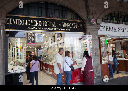 Centro Joyero entlang der Westseite des Zocalo in Mexiko-Stadt DF Stockfoto