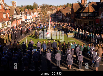 Gesamtansicht der Erinnerung Sonntag, High Street, Haslemere, Surrey, UK. 11.11.2012. Stockfoto